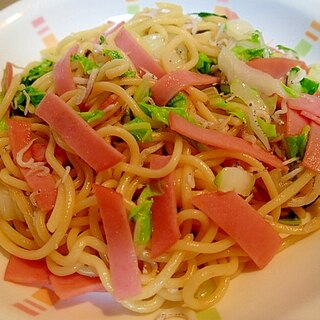 ちゃんぽん麺で　❤ハムとしらすと白菜の焼きそば❤